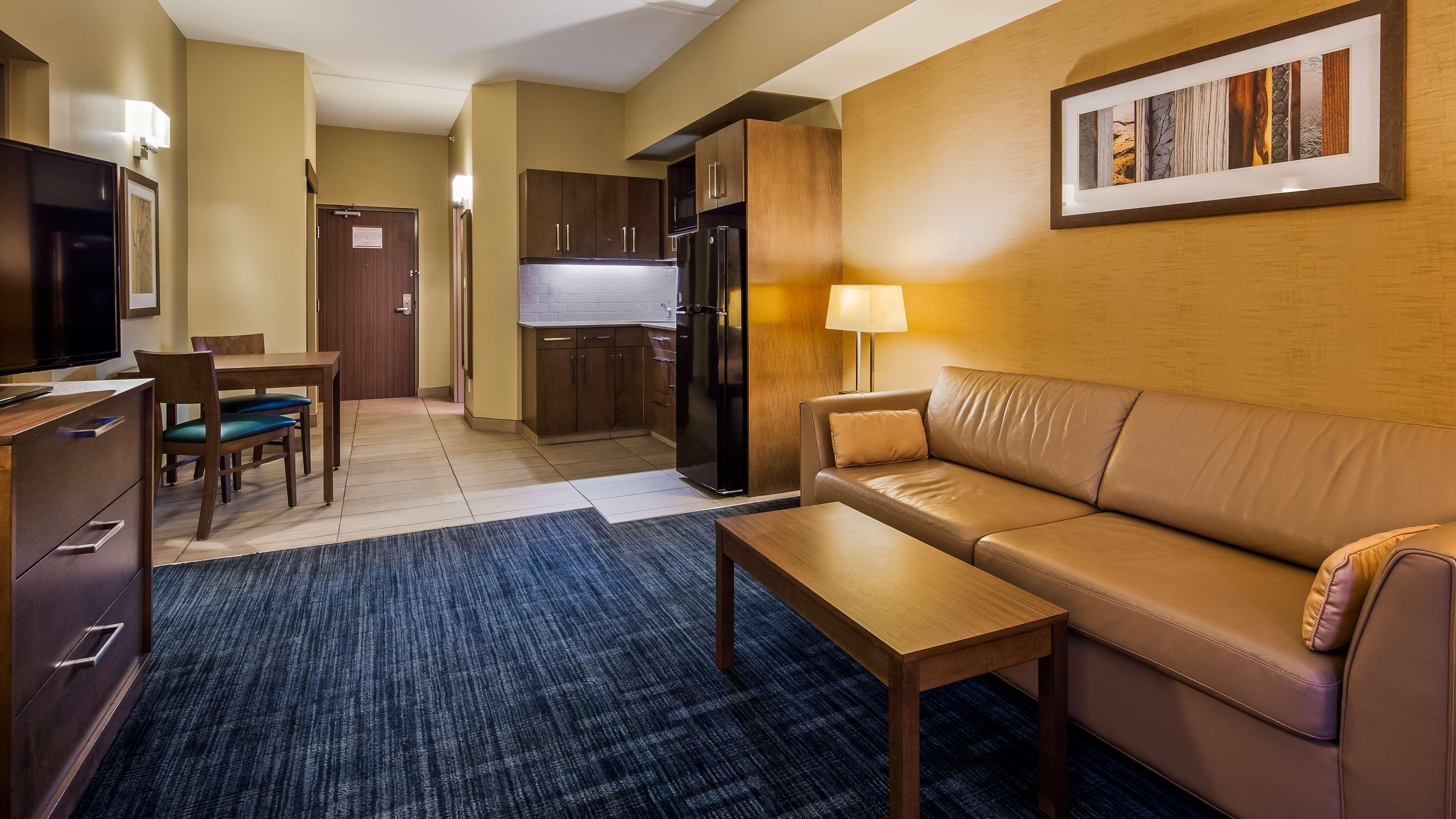 Best Western Plus Winnipeg West Headingley Екстериор снимка