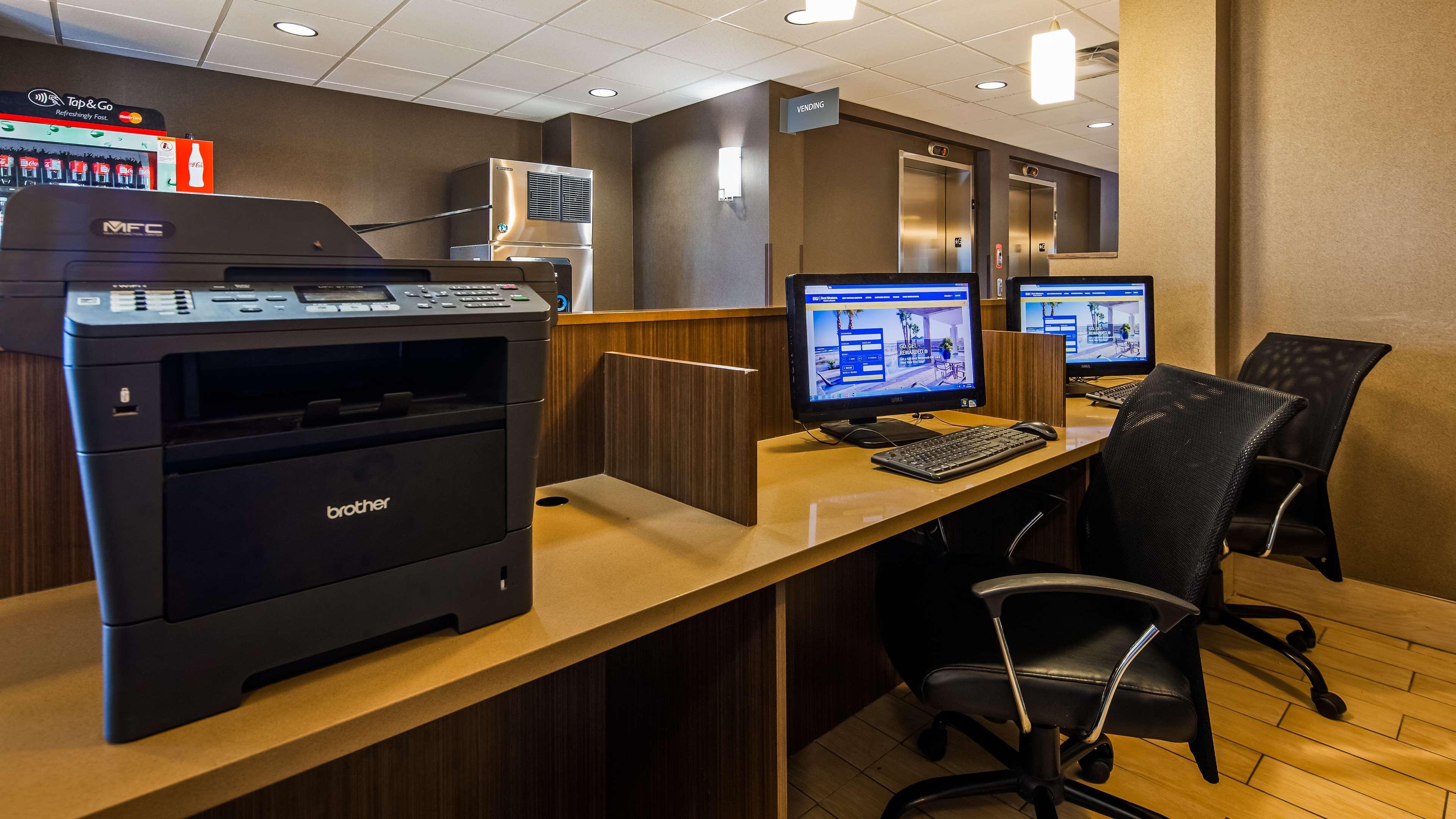 Best Western Plus Winnipeg West Headingley Екстериор снимка