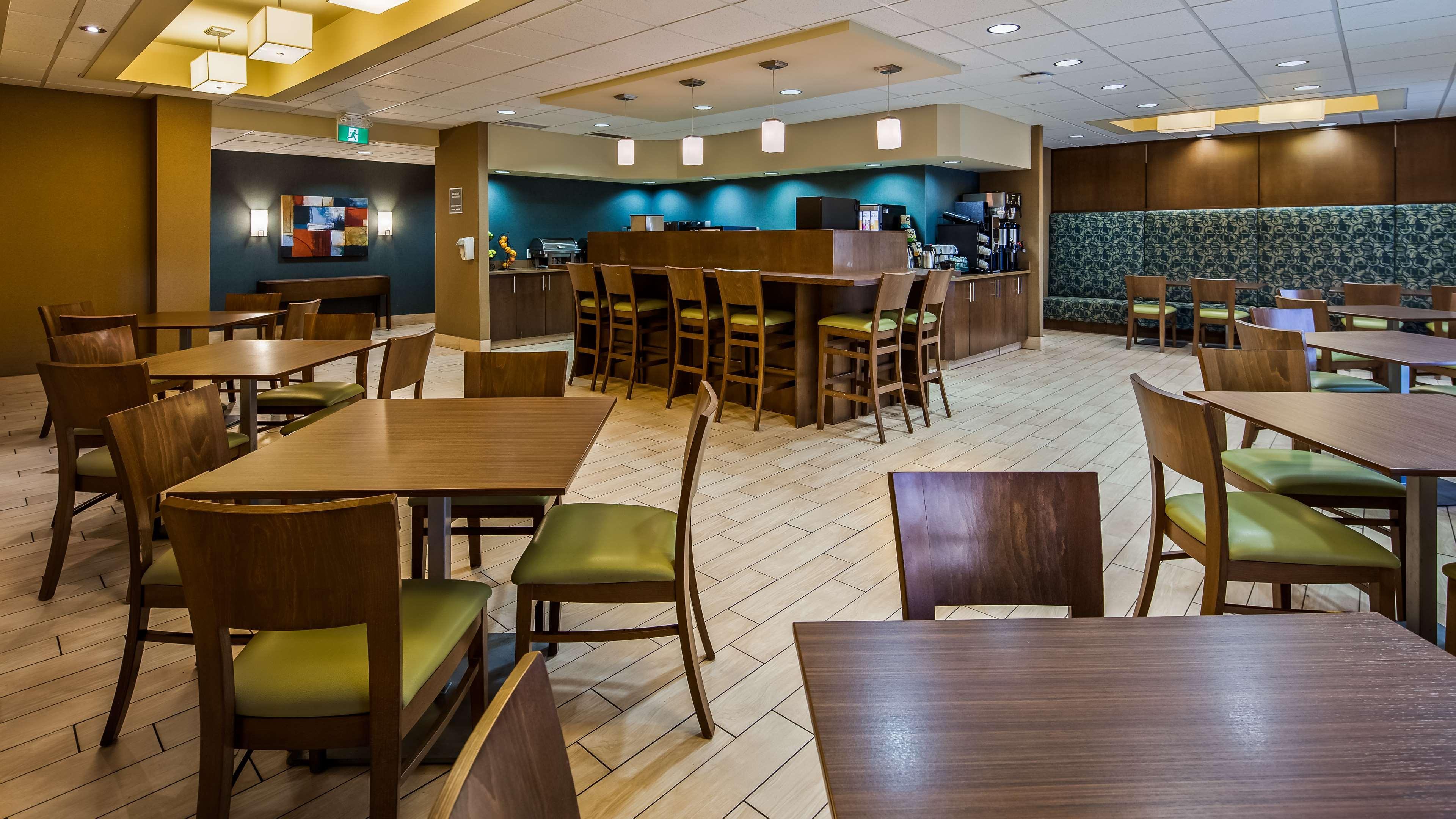 Best Western Plus Winnipeg West Headingley Екстериор снимка