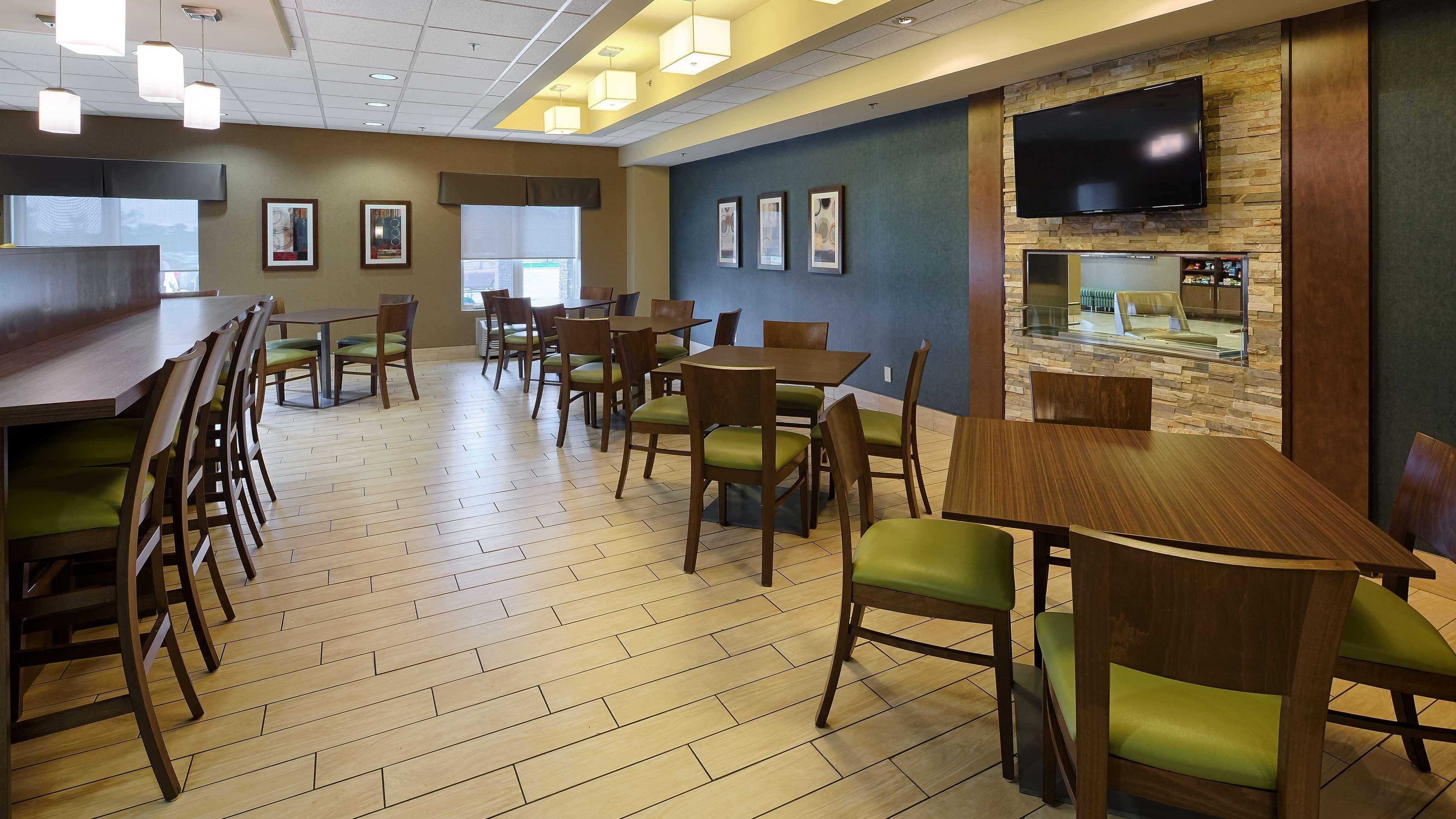 Best Western Plus Winnipeg West Headingley Екстериор снимка